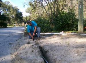 a Mesquite TX sprinkler repair contractor lays a new sprinkler line